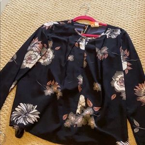 Floral blouse like new